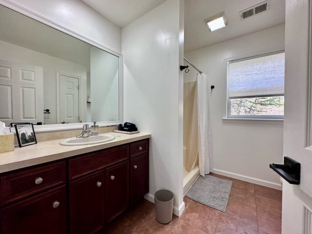 16ca7256 0932 49 FqF7D