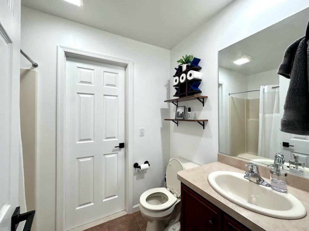 8a93a3f5 e283 44 Fnzjw